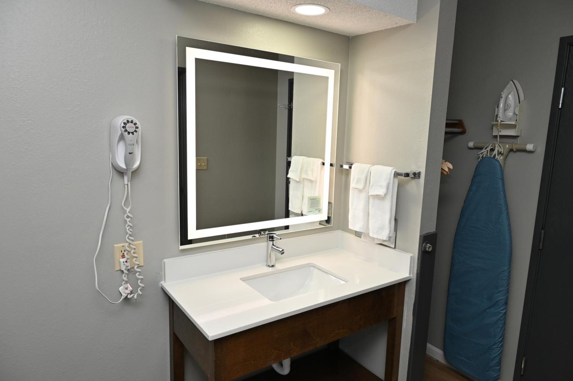 Super 8 By Wyndham Higginsville Extérieur photo